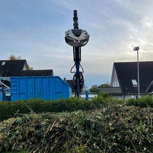Lade das Bild in den Galerie-Viewer, Kompost Abholung mit Kran - landree - holzhof
